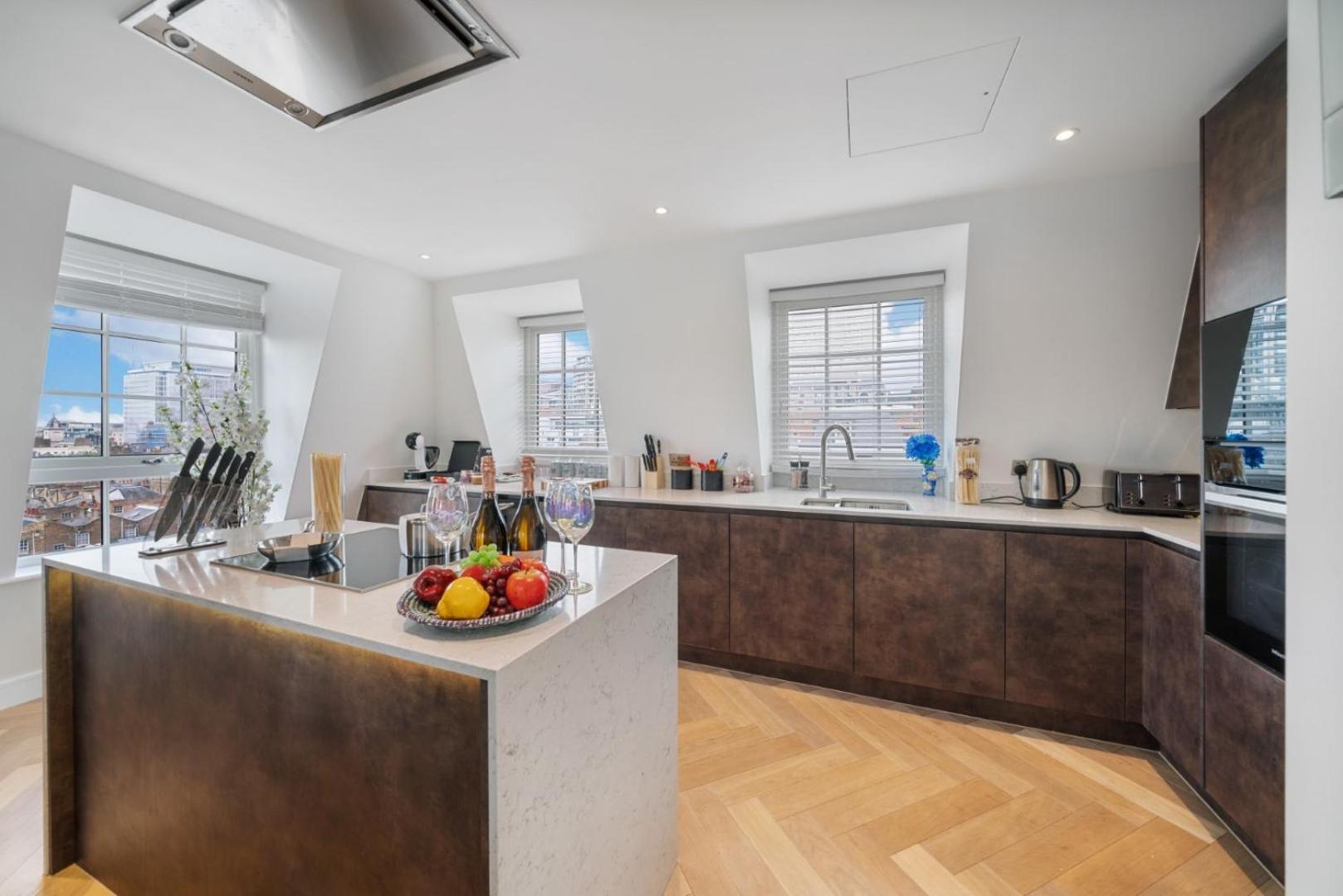 Elegant 3-Bedroom Penthouse In Marble Arch 70 London Kültér fotó